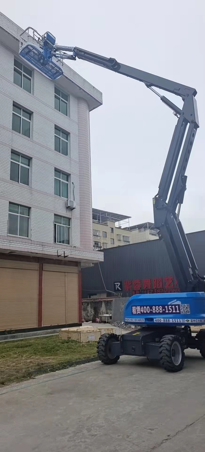 22米電動(dòng)曲臂車