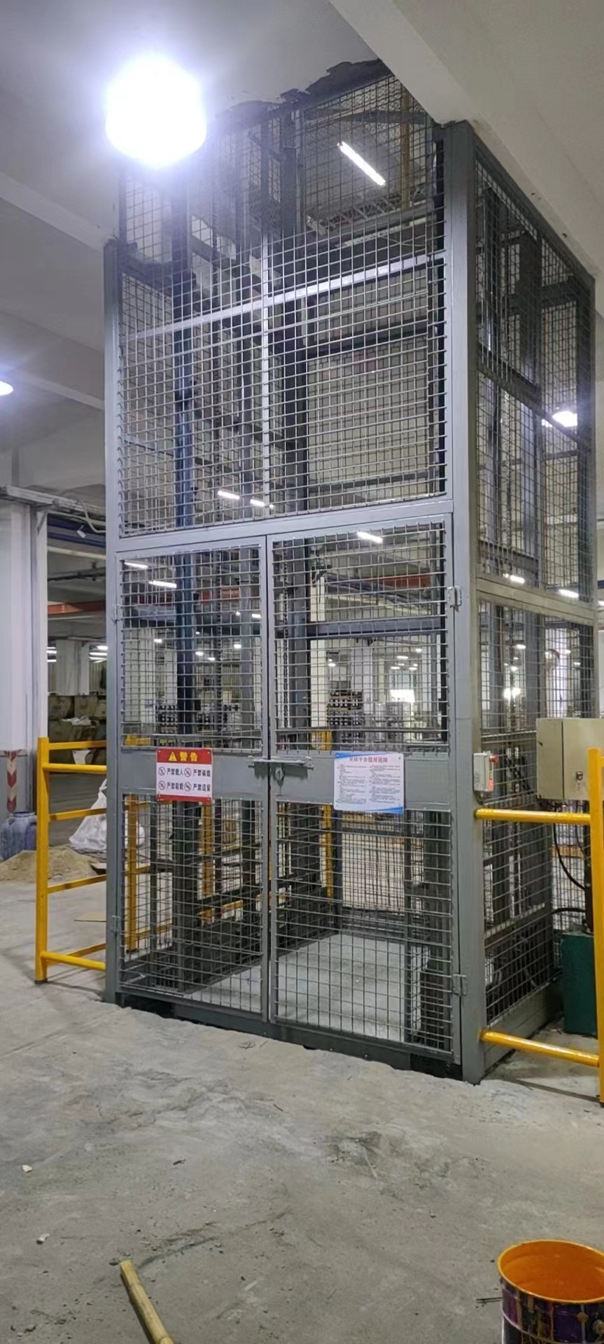 導(dǎo)軌式升降平臺